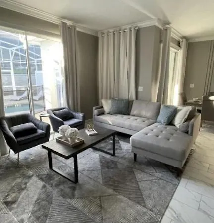 Relaxing 4 Bed Town Home With Splash Pool Townhouse